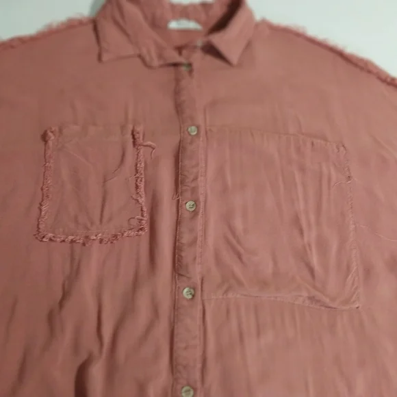 AEMI+CO Elegant Frayed Hem Button-Up Shirt - Dusty Pink Esposedseam Raw - Picture 5 of 11